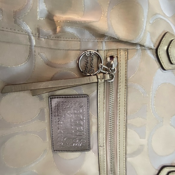 Coach Poppy gold signature bag - Picture 3 of 7